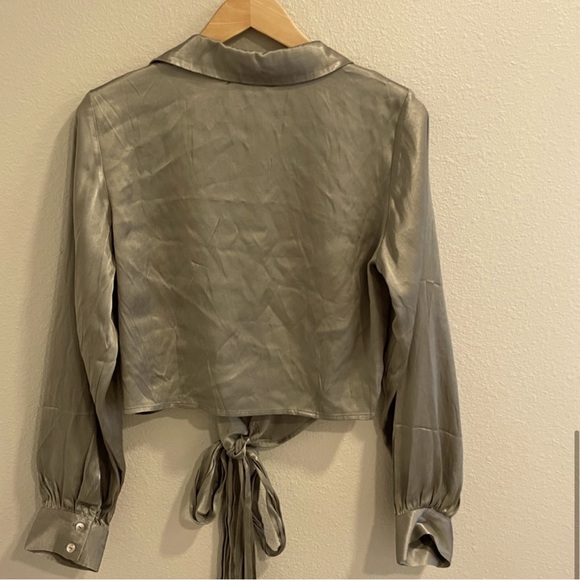 NWT  L* Space  Gwen Top Size Lg Olive Green Long Sleeves Wrap Around Closure - Picture 4 of 4
